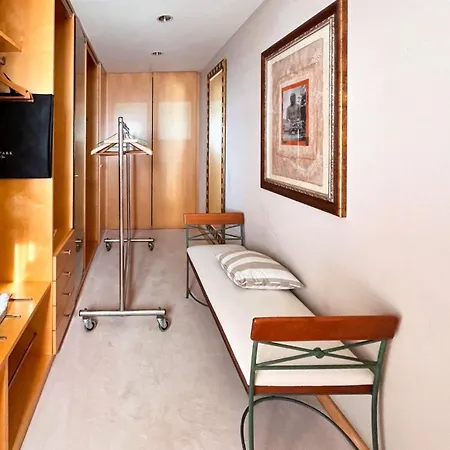 Luxury With Ocean Views Apartament *